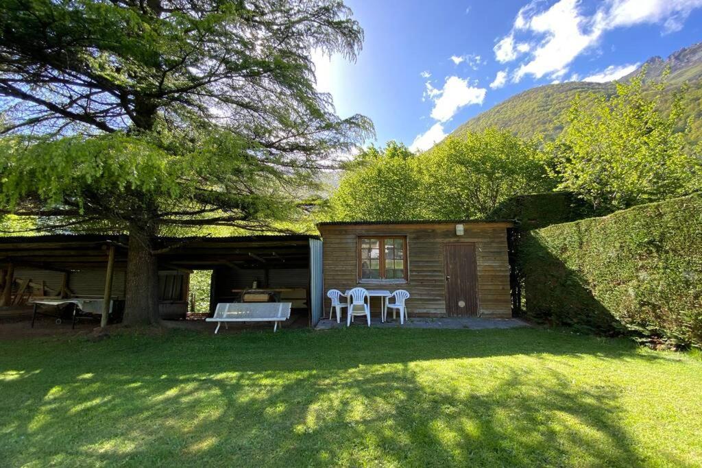 Apartamento T2 ensoleillé. Terrasse et vaste jardin commun Cauterets Exterior foto