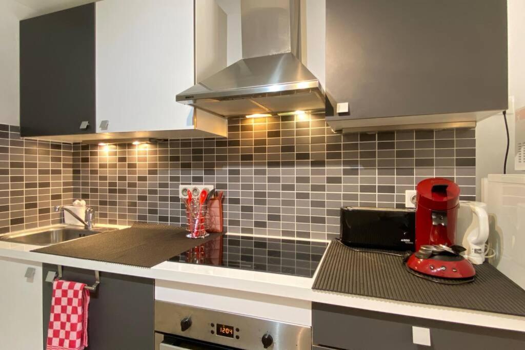 Apartamento T2 ensoleillé. Terrasse et vaste jardin commun Cauterets Exterior foto