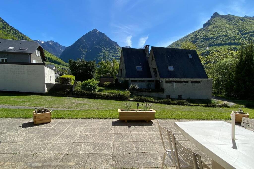Apartamento T2 ensoleillé. Terrasse et vaste jardin commun Cauterets Exterior foto