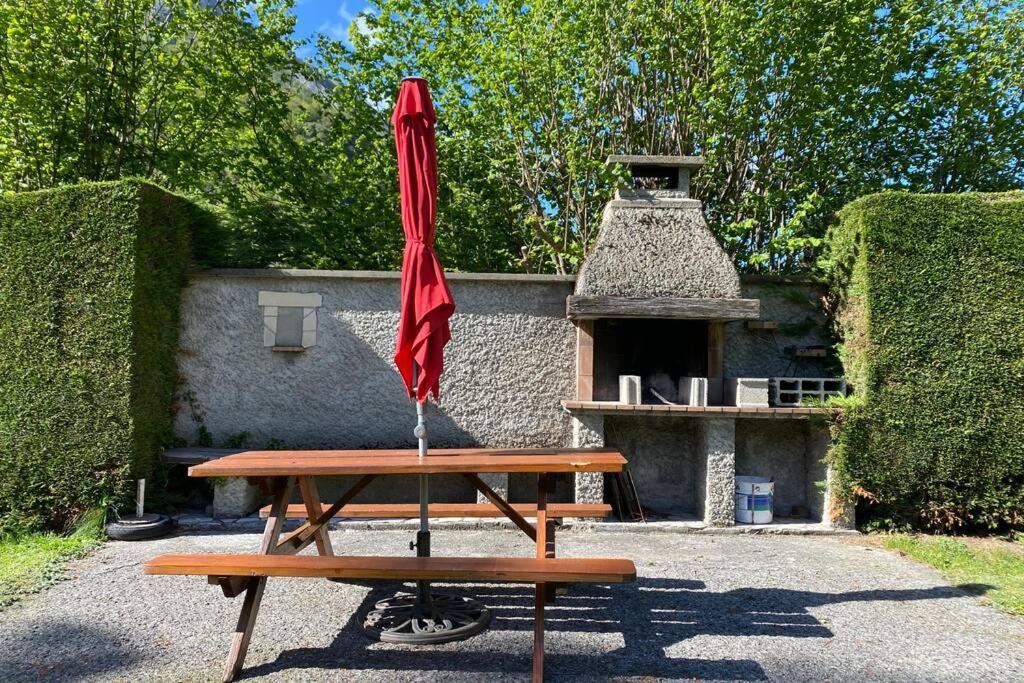 Apartamento T2 ensoleillé. Terrasse et vaste jardin commun Cauterets Exterior foto