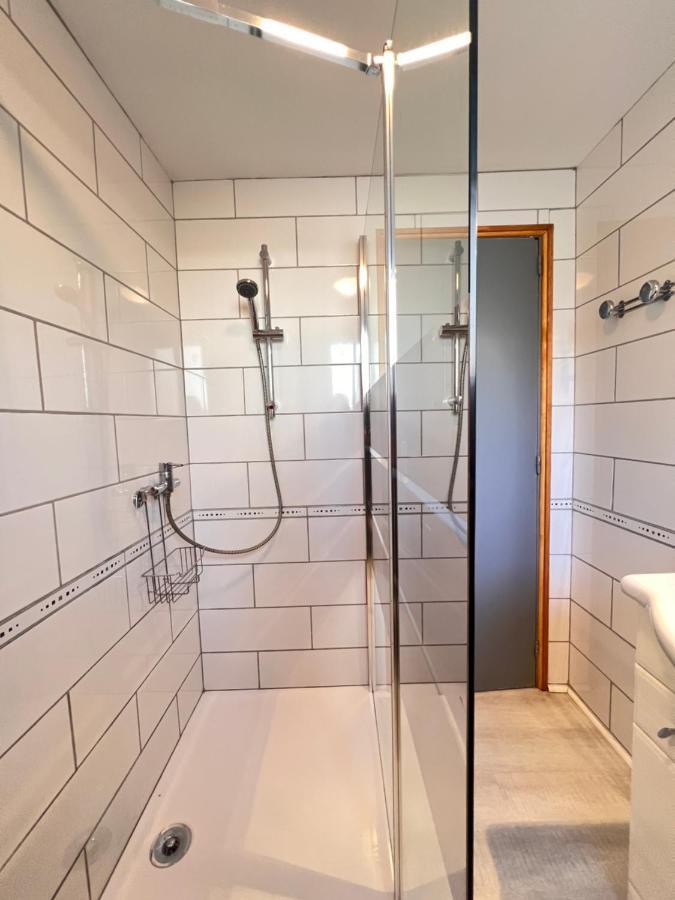 Apartamento T2 ensoleillé. Terrasse et vaste jardin commun Cauterets Exterior foto